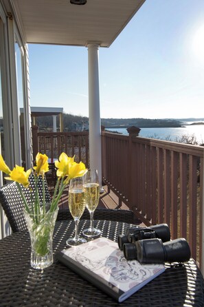 Outdoor dining - 2-bedroom apartment in gorgeous Lanesville, a village of Gloucester, MA (Gloucester)