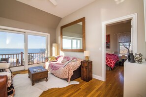 Room - 2-bedroom apartment in gorgeous Lanesville, a village of Gloucester, MA (Gloucester)