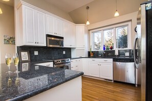 Private kitchen - 2-bedroom apartment in gorgeous Lanesville, a village of Gloucester, MA (Gloucester)