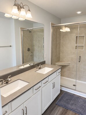Unclassified image, 5 of 13, button - The Cozy Retreat Spacious Townhome Getaway in Charlotte (Charlotte)