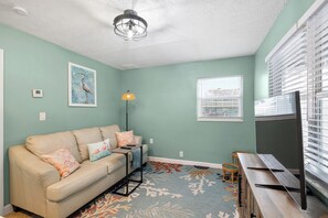 Living area - The Slackin Kraken #2 - Unwind awhile (Englewood)