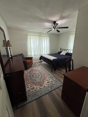 Unclassified image, 2 of 11, button - Charming 3BR Home Walk to Historic Downtown Abbeville (Abbeville)
