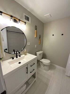 Bathroom - Premium Midtown 2BR · Ensuite Primary · 2nd Floor Quiet · All Utils (Memphis)