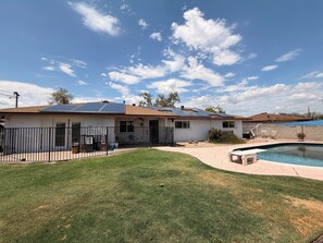 Unclassified image, 3 of 14, button - Perfect 4-bedroom house with private pool in sunny Phoenix (Phoenix)