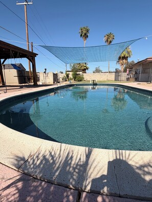 Unclassified image, 2 of 14, button - Perfect 4-bedroom house with private pool in sunny Phoenix (Phoenix)