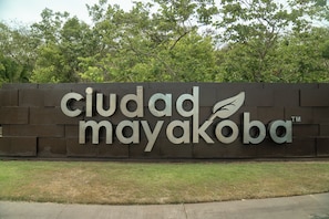A large sign with the text 'ciudad mayakoba' and a leaf symbol. - Perfect 2-bedroom apartment with Pool access in Playa del Carmen (Playa del Carmen)