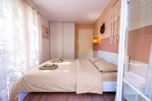 WiFi, bed sheets - Vrbo Property (Bussy-Saint-Georges)