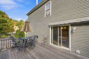 A deck with outdoor furniture and a covered umbrella. - Hudson Landing - Fireplace & Catskills Retreat (Saugerties)
