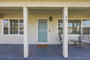 Unclassified image, 2 of 23, button - Comfy 2-BD Room bungalow, near Old Sac, Discovery/Sutter Park, Golden 1 Center. (West Sacramento)