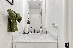 Unclassified image, 4 of 23, button - Comfy 2-BD Room bungalow, near Old Sac, Discovery/Sutter Park, Golden 1 Center. (West Sacramento)