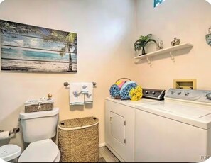 Unclassified image, 5 of 14, button - Grotto Getaway (Homosassa)