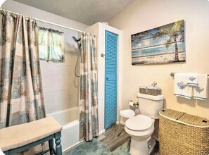 Unclassified image, 4 of 14, button - Grotto Getaway (Homosassa)