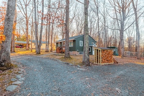 Exterior - Peaceful Cottage at Lake Wallenpaupack (Tafton)