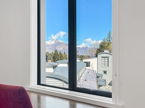 Mountain views from throughout the apartment - Alpine Lakeview Villa, 3 Bed, Queenstown (Queenstown)