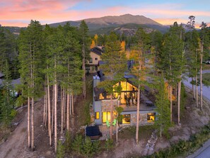A modern cabin surrounded by tall pine trees, with a view of distant mountains. - NEW Cloud 9 Cabin in Warrior's Mark near Peak 9 & 10. Amazing Views & Mtn Access! (Breckenridge)