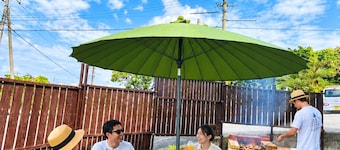 Hanahana Okinawa Cozy Stay in Yaese “Pension Hanahana”—Just a 2-minute drive to the beach! A relaxing inn located right near Hanajo Beach