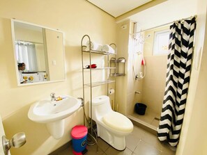 Bathroom - Cebu Avida Riala Towers by P&J (Cebu City)
