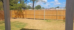 Property grounds - Cozy Dallas Retreat Near Fair Park and Downtown (Dallas)