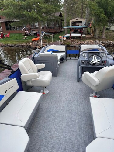 Goodrich Lakeside Cabin+Guest Cabin+ Pontoon