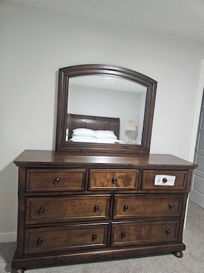 Room - Guest Suite in South West Calgary (Calgary)