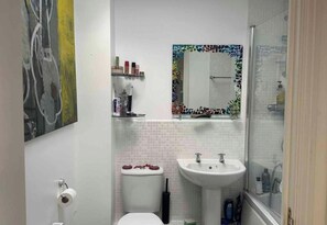Image 12 - Charming Corsham Apartment with 2 Bedrooms (Corsham)