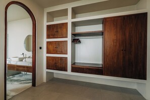 A bathroom with a large mirror, a sink, and wooden cabinets. - Villa Veluna Uluwatu (Uluwatu)