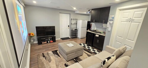 2 Bedroom Suite|Private Entry| Free Parking|Near Costco Regent