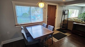 Dining - Private 2-bed family suite with free parking (Seattle)