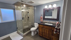 Unclassified image, 5 of 8, button - Private 2-bed family suite with free parking (Seattle)
