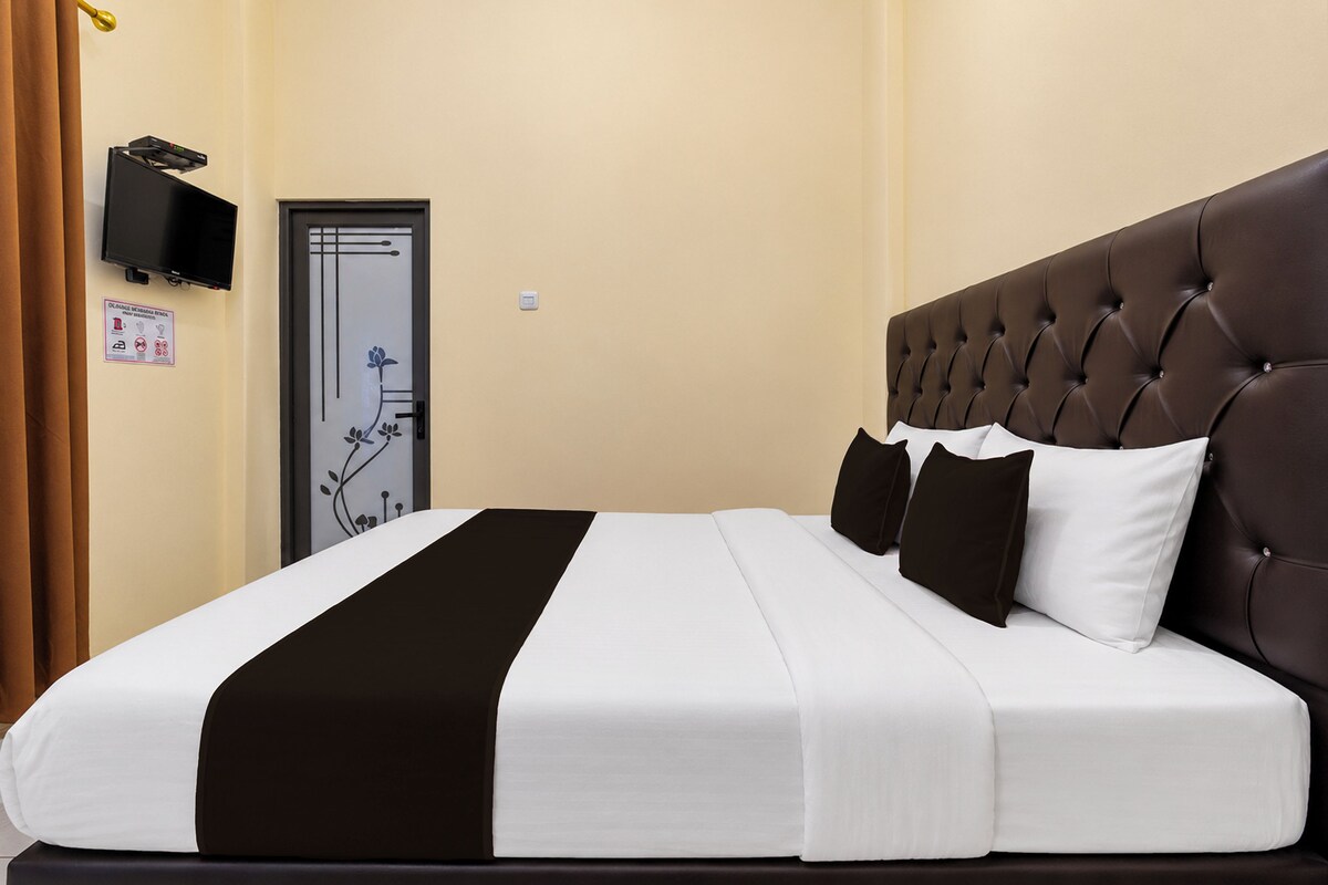 Deluxe Double Room | Desk, bed sheets