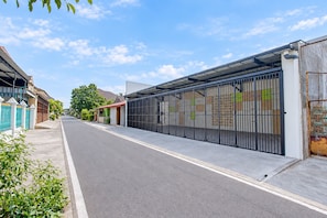 Front of property - Collection O near Terminal Tirtonadi (Surakarta)