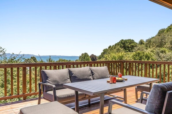 Outdoor dining - Kotare Heights - Pohara Holiday Home (Takaka)