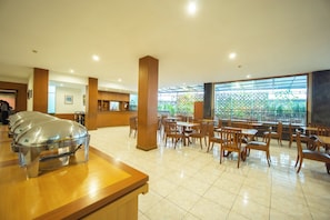 Dining - Rehat at Hotel Alam Permai (Bandung)
