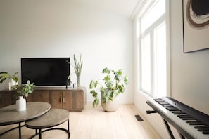 Interior - 4BR Greenhouse + EV Charger - Perfect for Groups! (Gatineau)