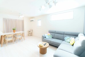 Living area - Loveokinawa-Uza House (Yomitan)