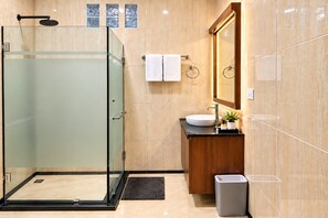 Bathroom - 555 Nangka Guest House (Jakarta Selatan)