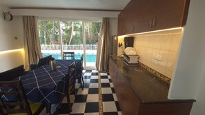 Private kitchen - The Cosy Pool Villa (Mahabalipuram)