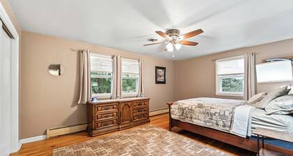 5BR/1 full-2 half bath, Sleeps 10 | 5 mins drive to ISU