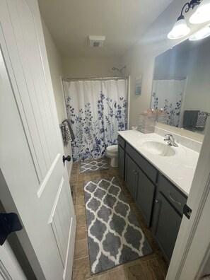 Unclassified image, 3 of 20, button - Spacious 2 bedroom townhome in Charming North Cornwall (Lebanon)