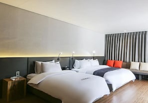 A hotel room with two beds, a bedside table, a nightstand, and a large window with curtains. - Dae Sung Gwan Onchun Hotel (Busan)