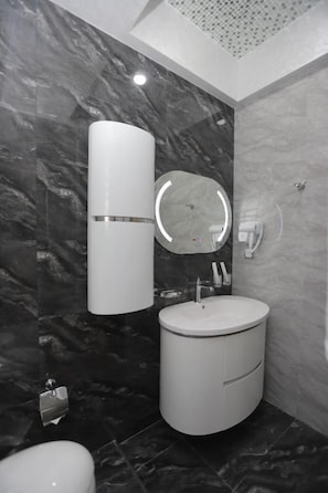 Bathroom - Amirun Hotel by Reikartz (Tashkent)