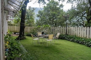 Tempat makan outdoor