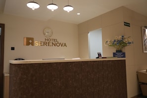 Lobby - Hotel Serenova Pune (PUNE)