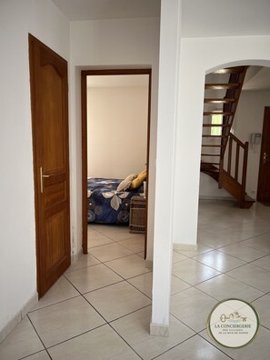 Interior - House with a pool - Sleeps 8 - Baie de Somme - Pets allowed (Woignarue)