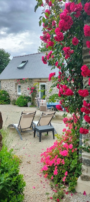 Terrace/patio - The Finvéo vacation rental, a peaceful countryside retreat in Lézardrieux (Lézardrieux)