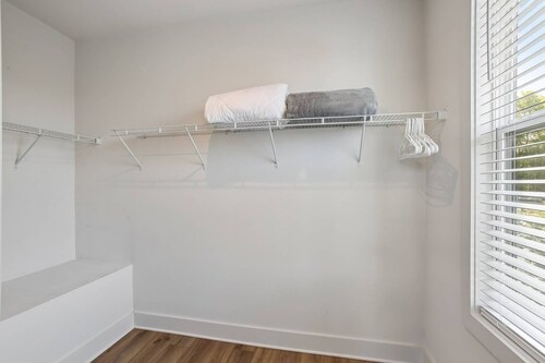 Luxury Townhome with Garage, Walkability a 10