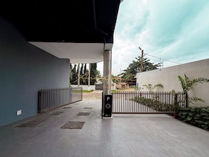 Accessible parking - Valyron at One Elm (Accra)