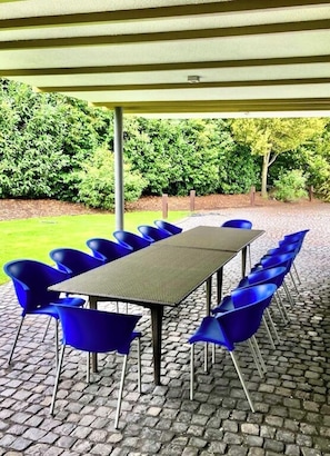 Outdoor dining - Luxury Family Villa EMG Frankfurt Heidelberg (Friedrichshafen)