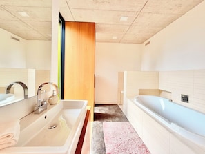 Bathroom - Luxury Family Villa EMG Frankfurt Heidelberg (Friedrichshafen)