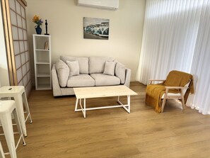 Unclassified image, 3 of 12, button - Modern Hilltop Studio Retreat With Mountain and Sunset Views (Tallwoods Village)
